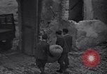 Standbild Schwarzmarkt in Italien während Zweiten Weltkrieg Italien, 1944, aus Sekunde 22 historischem Filmmaterial Videoclip 65675035965