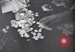 Standbild Schwarzmarkt in Italien während Zweiten Weltkrieg Italien, 1944, aus Sekunde 42 historischem Filmmaterial Videoclip 65675035965