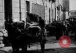 Standbild Schwarzmarkt in Italien während Zweiten Weltkrieg Italien, 1944, aus Sekunde 61 historischem Filmmaterial Videoclip 65675035965