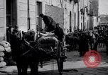 Standbild Schwarzmarkt in Italien während Zweiten Weltkrieg Italien, 1944, aus Sekunde 62 historischem Filmmaterial Videoclip 65675035965