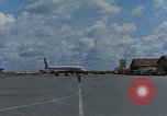 Standbild Ankunft der US Air Force Personal South Vietnam, 1966, aus Sekunde 3 historischem Filmmaterial Videoclip 65675035981