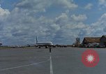 Standbild Ankunft der US Air Force Personal South Vietnam, 1966, aus Sekunde 6 historischem Filmmaterial Videoclip 65675035981
