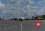 Standbild Ankunft der US Air Force Personal South Vietnam, 1966, aus Sekunde 21 historischem Filmmaterial Videoclip 65675035981