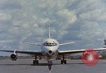 Standbild Ankunft der US Air Force Personal South Vietnam, 1966, aus Sekunde 23 historischem Filmmaterial Videoclip 65675035981
