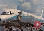 Standbild Ankunft der US Air Force Personal South Vietnam, 1966, aus Sekunde 45 historischem Filmmaterial Videoclip 65675035981