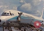 Standbild Ankunft der US Air Force Personal South Vietnam, 1966, aus Sekunde 49 historischem Filmmaterial Videoclip 65675035981