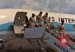 Standbild Ankunft der US Air Force Personal South Vietnam, 1966, aus Sekunde 54 historischem Filmmaterial Videoclip 65675035981