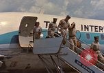 Standbild Ankunft der US Air Force Personal South Vietnam, 1966, aus Sekunde 55 historischem Filmmaterial Videoclip 65675035981