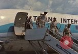 Standbild Ankunft der US Air Force Personal South Vietnam, 1966, aus Sekunde 60 historischem Filmmaterial Videoclip 65675035981