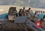Standbild Ankunft der US Air Force Personal South Vietnam, 1966, aus Sekunde 61 historischem Filmmaterial Videoclip 65675035981