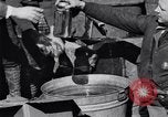 Image raid sur liquor mill Richmond Virginia USA, 1931, de la seconde 19 séquences d'archives historiques vidéo 65675036004