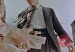 Standbild schwarz Marketing durch die Amerikaner Kyoto Japan, 1946, aus Sekunde 60 historischem Filmmaterial Videoclip 65675036007