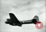 Standbild guided bomb GB-1 United States USA, 1940, aus Sekunde 56 historischem Filmmaterial Videoclip 65675036013