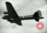 Standbild guided bomb GB-1 United States USA, 1940, aus Sekunde 59 historischem Filmmaterial Videoclip 65675036013
