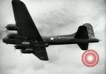 Standbild guided bomb GB-1 United States USA, 1940, aus Sekunde 60 historischem Filmmaterial Videoclip 65675036013
