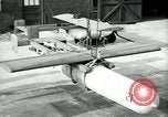 Standbild Mehrere Demonstrationen der Aeronca GT-1 glide Torpedo United States USA, 1943, aus Sekunde 24 historischem Filmmaterial Videoclip 65675036014