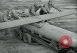 Standbild Mehrere Demonstrationen der Aeronca GT-1 glide Torpedo United States USA, 1943, aus Sekunde 40 historischem Filmmaterial Videoclip 65675036014