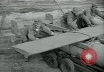 Standbild Mehrere Demonstrationen der Aeronca GT-1 glide Torpedo United States USA, 1943, aus Sekunde 41 historischem Filmmaterial Videoclip 65675036014