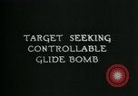 Standbild Ziel suchen steuerbare Glide Bombe United States USA, 1944, aus Sekunde 3 historischem Filmmaterial Videoclip 65675036030
