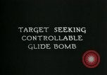 Standbild Ziel suchen steuerbare Glide Bombe United States USA, 1944, aus Sekunde 4 historischem Filmmaterial Videoclip 65675036030