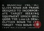 Standbild Ziel suchen steuerbare Glide Bombe United States USA, 1944, aus Sekunde 17 historischem Filmmaterial Videoclip 65675036030