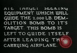 Standbild Ziel suchen steuerbare Glide Bombe United States USA, 1944, aus Sekunde 20 historischem Filmmaterial Videoclip 65675036030