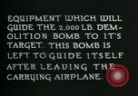 Standbild Ziel suchen steuerbare Glide Bombe United States USA, 1944, aus Sekunde 23 historischem Filmmaterial Videoclip 65675036030