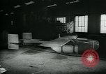 Standbild Ziel suchen steuerbare Glide Bombe United States USA, 1944, aus Sekunde 42 historischem Filmmaterial Videoclip 65675036030