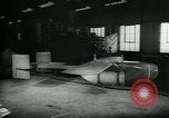 Standbild Ziel suchen steuerbare Glide Bombe United States USA, 1944, aus Sekunde 44 historischem Filmmaterial Videoclip 65675036030