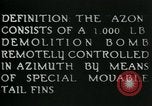 Standbild hohen Winkel steuerbare Bomben im Azimut nur United States USA, 1944, aus Sekunde 11 historischem Filmmaterial Videoclip 65675036032
