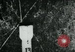 Standbild hohen Winkel steuerbare Bomben im Azimut nur United States USA, 1944, aus Sekunde 34 historischem Filmmaterial Videoclip 65675036032