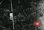 Standbild hohen Winkel steuerbare Bomben im Azimut nur United States USA, 1944, aus Sekunde 37 historischem Filmmaterial Videoclip 65675036032