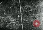 Standbild hohen Winkel steuerbare Bomben im Azimut nur United States USA, 1944, aus Sekunde 40 historischem Filmmaterial Videoclip 65675036032