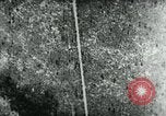 Standbild hohen Winkel steuerbare Bomben im Azimut nur United States USA, 1944, aus Sekunde 46 historischem Filmmaterial Videoclip 65675036032
