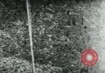 Standbild hohen Winkel steuerbare Bomben im Azimut nur United States USA, 1944, aus Sekunde 58 historischem Filmmaterial Videoclip 65675036032