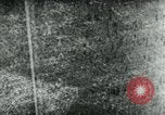 Standbild hohen Winkel steuerbare Bomben im Azimut nur United States USA, 1944, aus Sekunde 59 historischem Filmmaterial Videoclip 65675036032