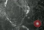 Standbild Array von Rauch Trails China-Burma-Indien Theater, 1945, aus Sekunde 16 historischem Filmmaterial Videoclip 65675036044