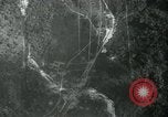 Standbild Array von Rauch Trails China-Burma-Indien Theater, 1945, aus Sekunde 17 historischem Filmmaterial Videoclip 65675036044