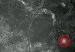 Standbild Array von Rauch Trails China-Burma-Indien Theater, 1945, aus Sekunde 24 historischem Filmmaterial Videoclip 65675036044