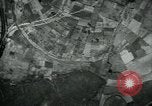 Standbild 7 Bomber Group Squadron und 4934 Bomber Gruppe Moulmein Birma, 1945, aus Sekunde 11 historischem Filmmaterial Videoclip 65675036049