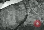 Standbild 7 Bomber Group Squadron und 4934 Bomber Gruppe Moulmein Birma, 1945, aus Sekunde 24 historischem Filmmaterial Videoclip 65675036049