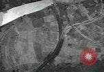 Standbild 7 Bomber Group Squadron und 4934 Bomber Gruppe Moulmein Birma, 1945, aus Sekunde 25 historischem Filmmaterial Videoclip 65675036049