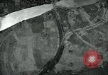Standbild 7 Bomber Group Squadron und 4934 Bomber Gruppe Moulmein Birma, 1945, aus Sekunde 26 historischem Filmmaterial Videoclip 65675036049