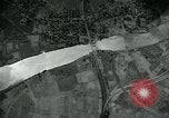 Standbild 7 Bomber Group Squadron und 4934 Bomber Gruppe Moulmein Birma, 1945, aus Sekunde 32 historischem Filmmaterial Videoclip 65675036049