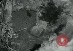 Standbild 7 Bomber Group Squadron und 4934 Bomber Gruppe Moulmein Birma, 1945, aus Sekunde 57 historischem Filmmaterial Videoclip 65675036049