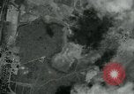 Standbild 7 Bomber Group Squadron und 4934 Bomber Gruppe Moulmein Birma, 1945, aus Sekunde 58 historischem Filmmaterial Videoclip 65675036049
