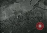 Standbild Betriebe Eisenbahn-tracks Straßen und Brücken Fluss Moulmein Birma, 1945, aus Sekunde 7 historischem Filmmaterial Videoclip 65675036050
