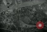 Standbild Betriebe Eisenbahn-tracks Straßen und Brücken Fluss Moulmein Birma, 1945, aus Sekunde 46 historischem Filmmaterial Videoclip 65675036050