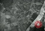 Standbild Betriebe Eisenbahn-tracks Straßen und Brücken Fluss Moulmein Birma, 1945, aus Sekunde 55 historischem Filmmaterial Videoclip 65675036050