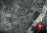 Standbild Betriebe Eisenbahn-tracks Straßen und Brücken Fluss Moulmein Birma, 1945, aus Sekunde 56 historischem Filmmaterial Videoclip 65675036050